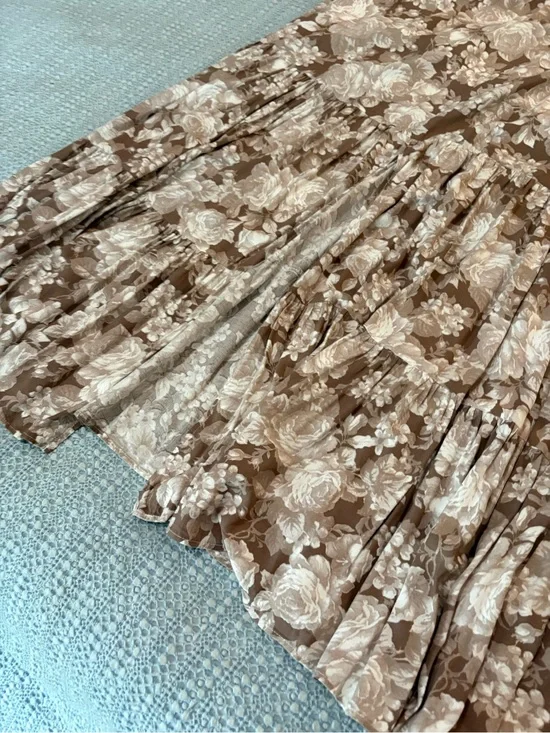 ARULA Rynn Beige Floral Tiered Maxi Skirt with Front Slit sz 22/24
